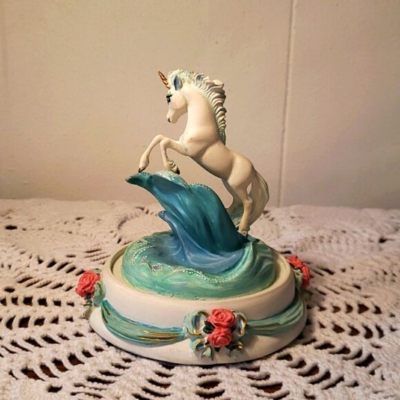 Vintage The Franklin Mint "Unicorn of Beauty" Hand-Painted Collectible Figurine - Picture 2 of 6